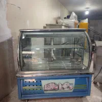 یخچال مکعبی ویترینی شیشه خم در حد نونو
