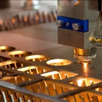 اپراتور لیزر فلزات