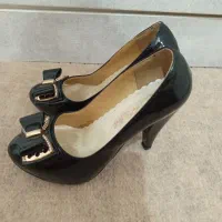 کتانی و کفش زنانه