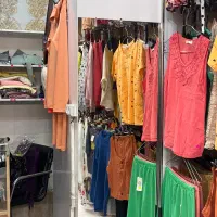 پرو وطبقه‌ی لباس همراه با اینه