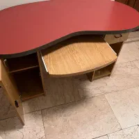 میز تحریر و کامپیوتر