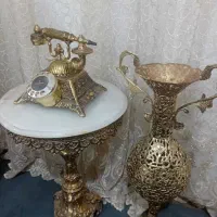 دکور گلدان و تلفن و میز برنز