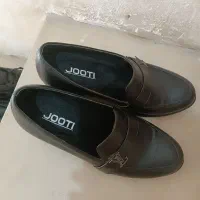 کفش سایز ۳۷