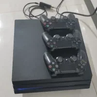 PS4 Pro 1T کپی خور + سه دسته بازی