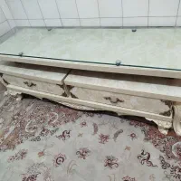 میز تلوزیون وسه تا پرده کرکره ای سالم وتمیز