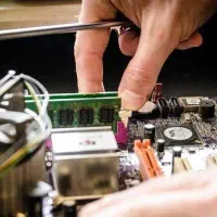 خدمات تعمیرات کامپیوتر و موبایل