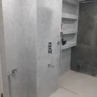 کارگر دائم برای کاشی‌کاری