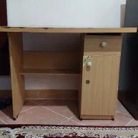 میز تحریر دست دوم ابعاد ۱۰۰ در ۵۵ (تمیز)|میز تحریر و کامپیوتر|رشت, گلزاران|دیوار