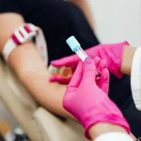 استخدام در ازمایشگاه همراه با اموزش