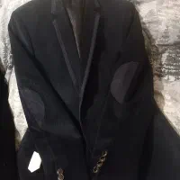 تعدادی کت و جلیقه