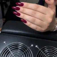 کاشت ناخن و ترمیم و طراحی