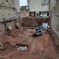تخریب ساختمان ساختمان.دیوار چینی.سیمانکاری