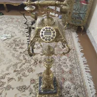 تلفن برنزی ایستاده