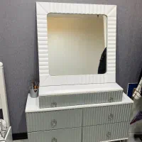 آینه کنسول و تخت یک نفره