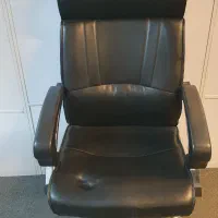 صندلی چرمی چرخدار