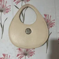 تعدادی کفش و کیف