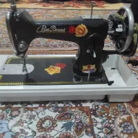 چرخ خیاطی درحد نو سالم سالم کار میکنه