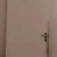 سه عدد درب و چارچوب فلزی