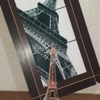 تابلو ایفل.  عروسک خرس