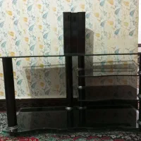 میز تلویزیون شیشه‌ای