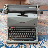 ماشین تایپ|کلکسیون اشیاء عتیقه|فردیس, منظریه|دیوار