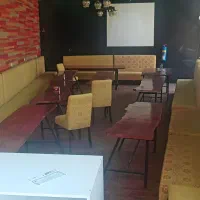 میز و صندلی ، پرده ها، شمعدان و لوسترهای برنزی.|کافی‌شاپ و رستوران|نوشهر, |دیوار