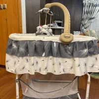 تخت بچه کنار مادر