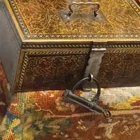 صندوق روسی صدساله ساله بکر تمام فابریک|کلکسیون اشیاء عتیقه|تهران, ایوانک|دیوار