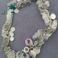 گردن بند عتیقه با سکه های ایرانی وخارجی وشاهی