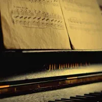 آموزش پیانو و آواز