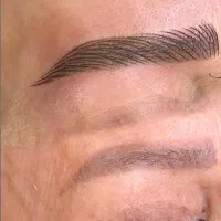 خدمات میکروبلیدینگ و فیبروز ابرو