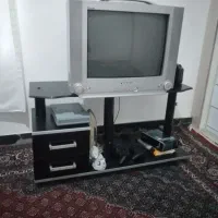 میز تلوزیون و تلوزیون و کنسول