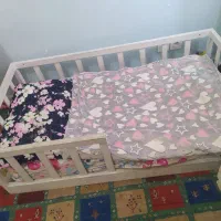 دو عدد تخت مینی‌مال چوبی با خوشخواب طبی