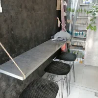 میز دیواری و صندلی