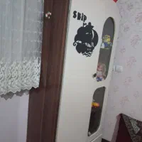 بک عدد کمد کودک لباس و اسباب بازی