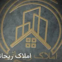 مشاور املاک خانم