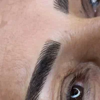 مدل برای آرایش دایمی صورت