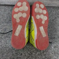 کفش ورزشی|کیف، کفش، کمربند|خوی, |دیوار