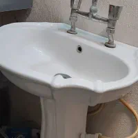 روشویی پایه دار و شیر کامل در حد نو