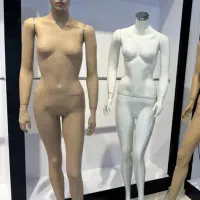 مانکن زنانه و چوبکار شلوار