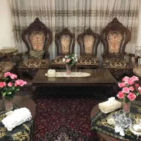 ۲ دست مبل ۷نفره و یک دست میز نهار خوری ۱۰ نفره