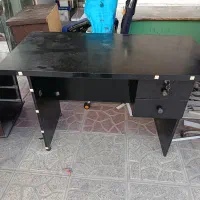 میز کار و کامپیوتر