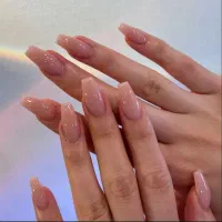 مدل برای خدمات تخصصی ناخن