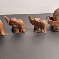 سه عدد فیل چوبی دکوراتیو و ۶ عدد زیر لیوانی چوبی