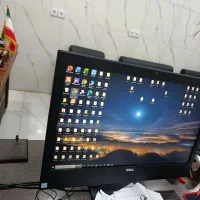 منشی خانم مسلط به کامپیوتر