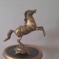 اسب برنزی