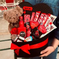 دسته گل و باکس شکلاتی نو