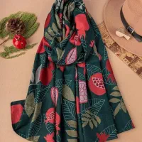 شال ها به علت جمع آوری بین ۱۵۰ تا۳۰۰ شال یلدا|لباس|تبریز, |دیوار