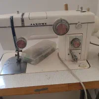 چرخ خیاطی ژانومه 802همراه میز وچرخ سردوز