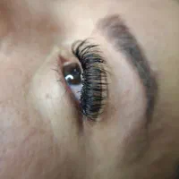 مدل برای کاشت مژه